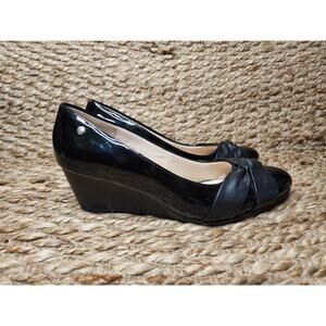 Life Stride Soft System Wedge Heels Size 8.5 Black Faux Leather Shiny 2"